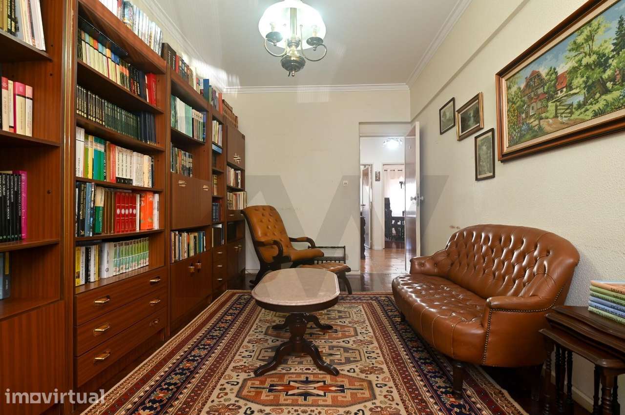 Apartamento T4 com arrecadação | Rua Abade Faria | Mem Martins | Sintr - Grande imagem: 4/24