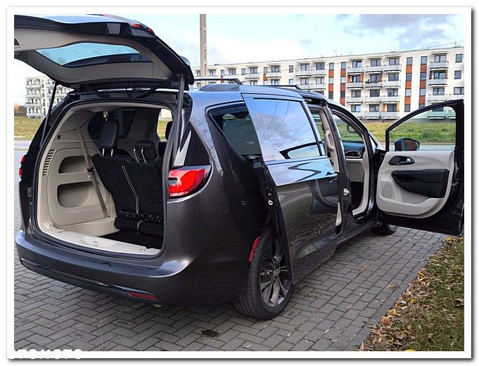 Chrysler Pacifica - 17