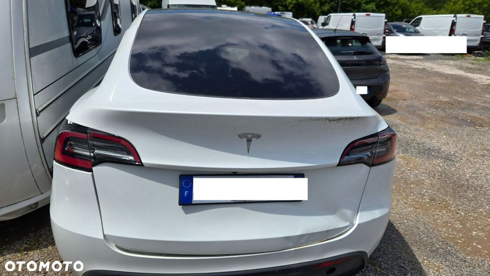 Tesla Model Y - 13