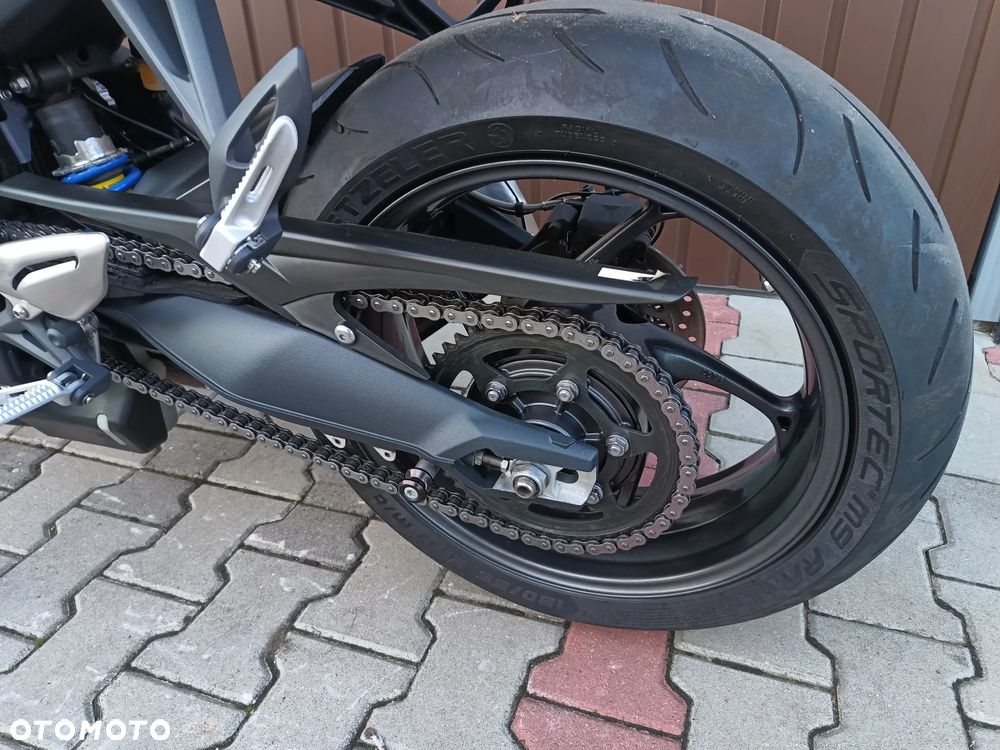 Triumph Street Triple - 32