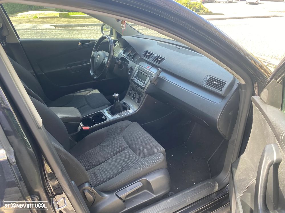 VW Passat 2.0 TDI Confortline - 12