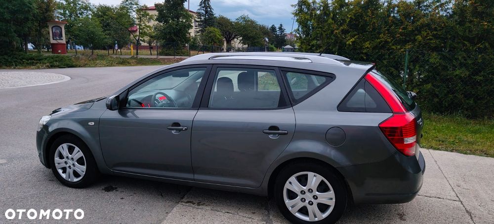 Kia Ceed - 11