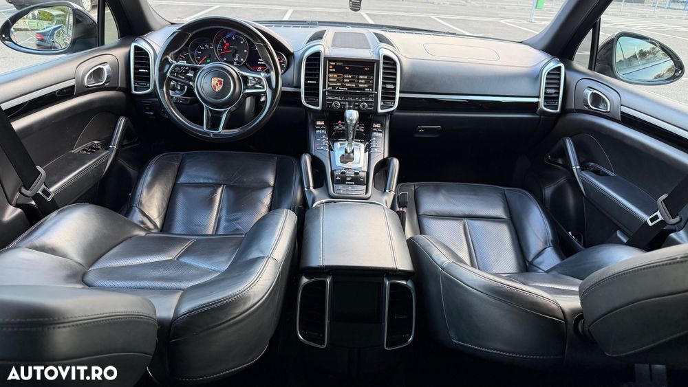 Porsche Cayenne 3.0 L - 7