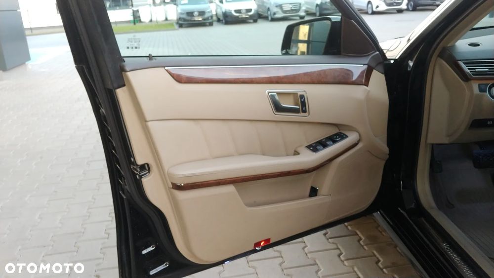 Mercedes-Benz Klasa E 250 CDI 4-Matic Elegance - 22