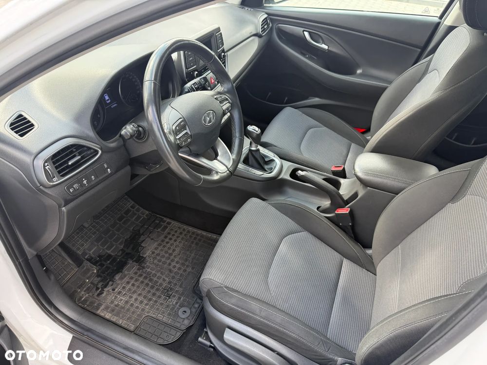 Hyundai i30 1.5 DPI Classic + - 7