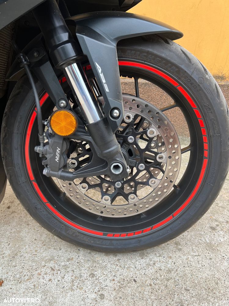 Honda CBR 650R - 11