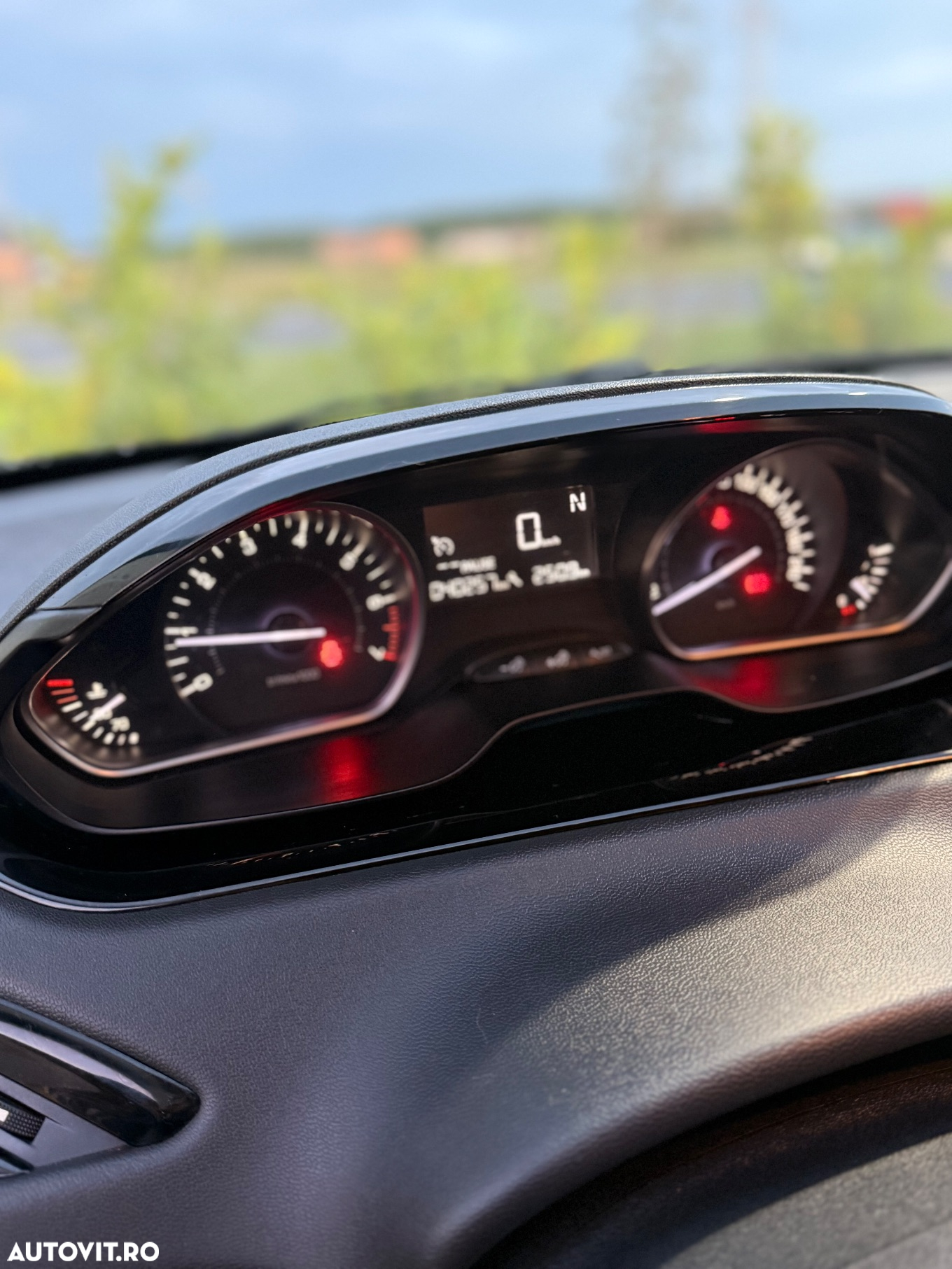 Peugeot 208 1.2 L PureTech ETG Active - 7