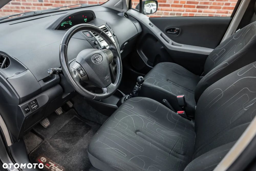 Toyota Yaris - 15