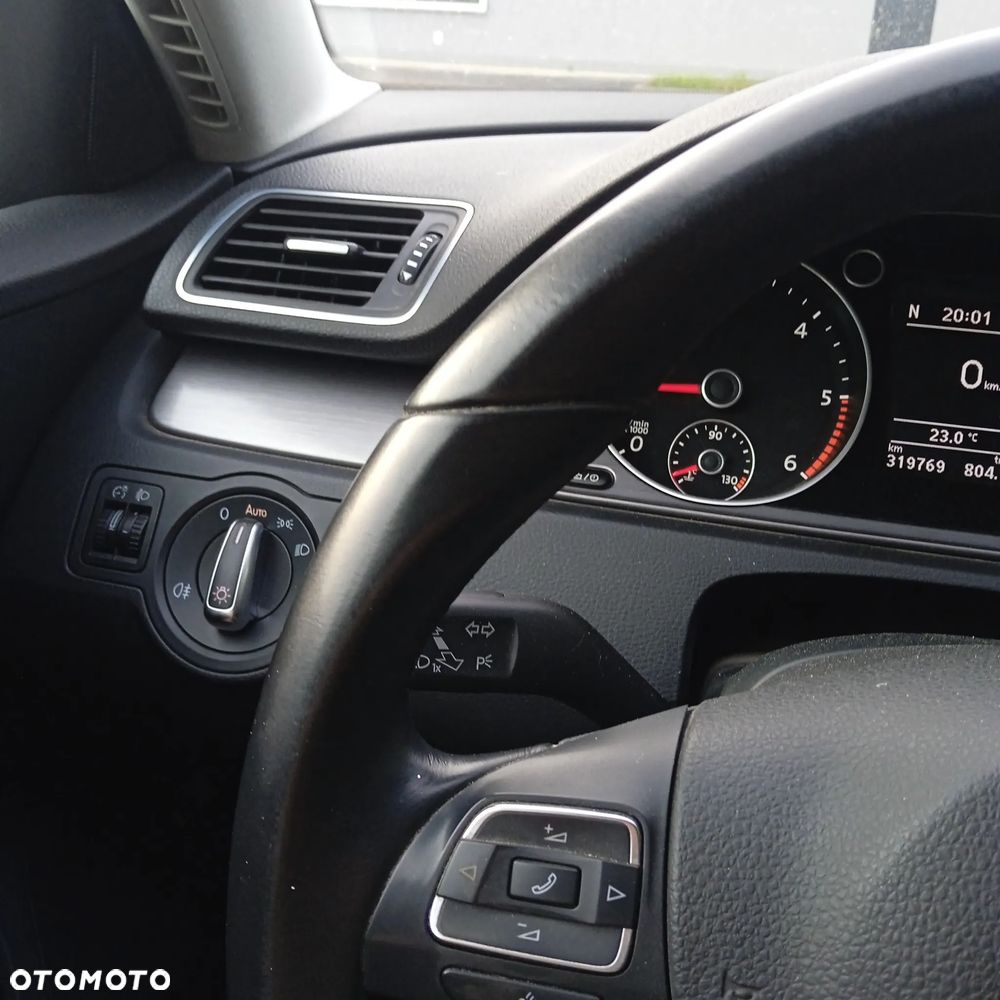 Volkswagen Passat 2.0 TDI Comfortline - 30
