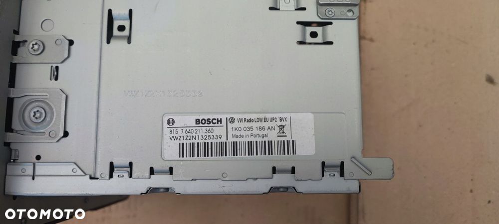 VW CADDY III LIFT 10-15r. RADIO FABRYCZNE CD  KOD - 4