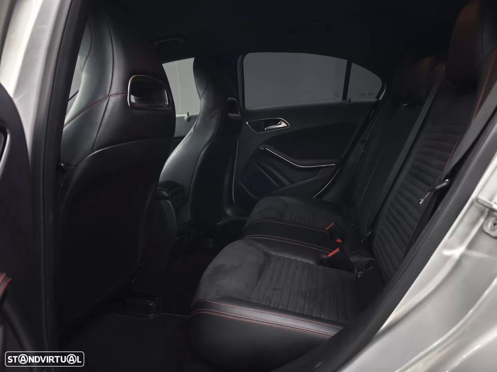 Mercedes-Benz A 180 d AMG Line - 34