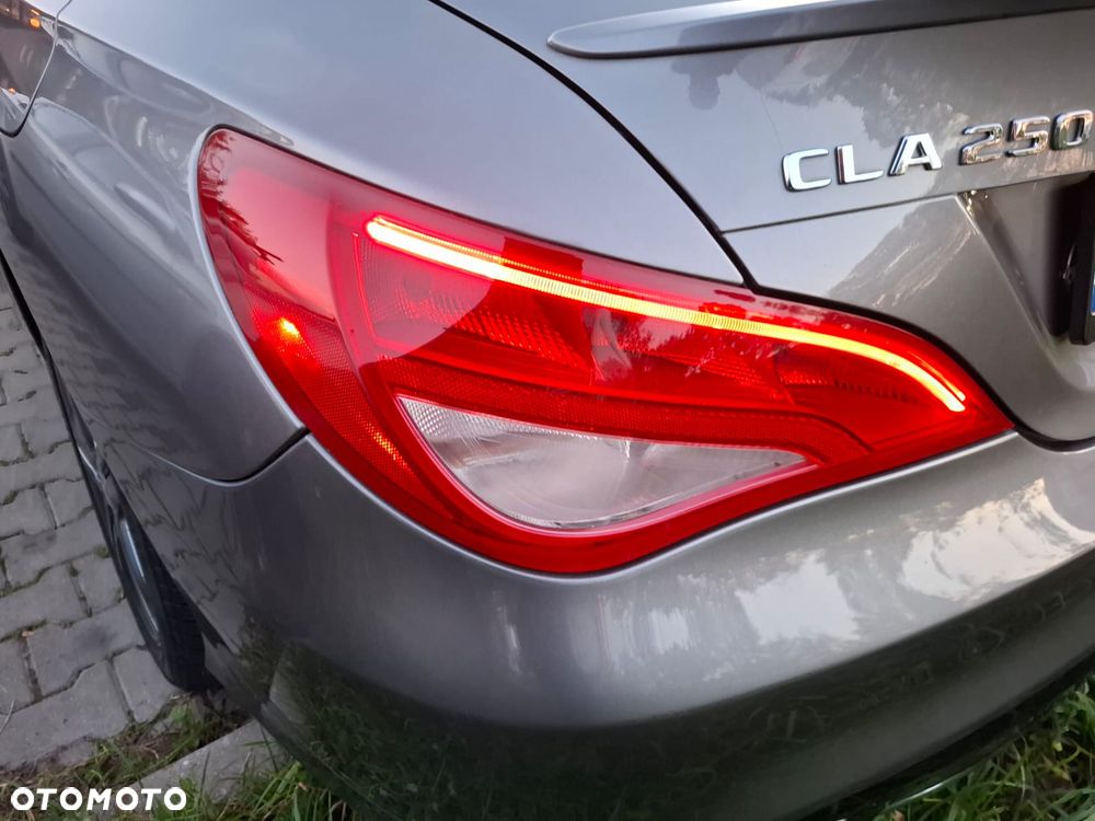 Mercedes-Benz CLA 250 4Matic 7G-DCT Sport - 23