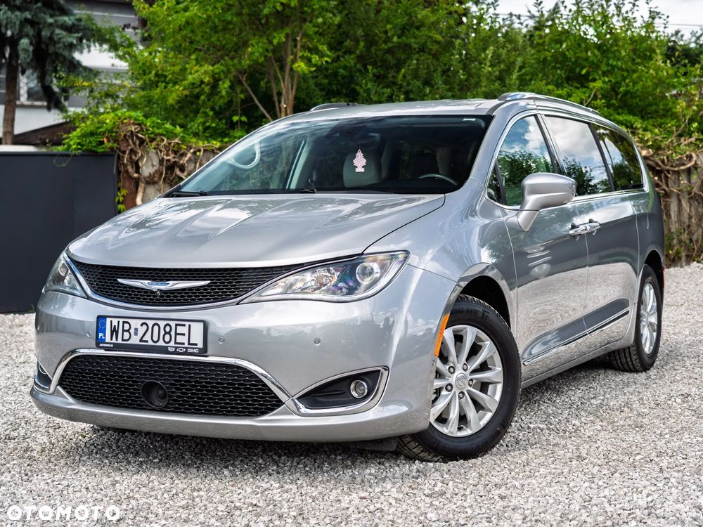 Chrysler Pacifica - 1