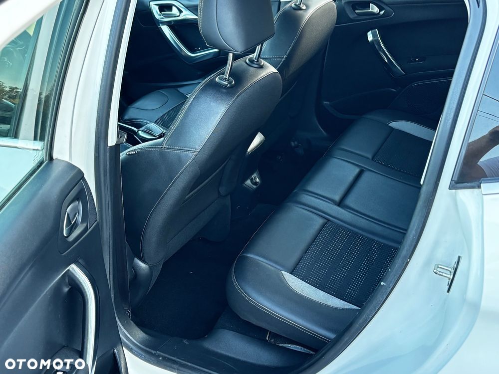 Peugeot 2008 e-HDi FAP 115 STOP & START Allure - 27