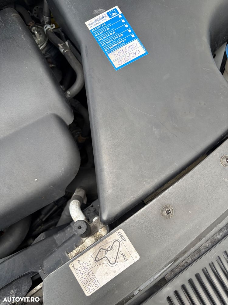 Volkswagen Sharan 2.0 TDI DPF BlueMotion Technology Trendline - 16