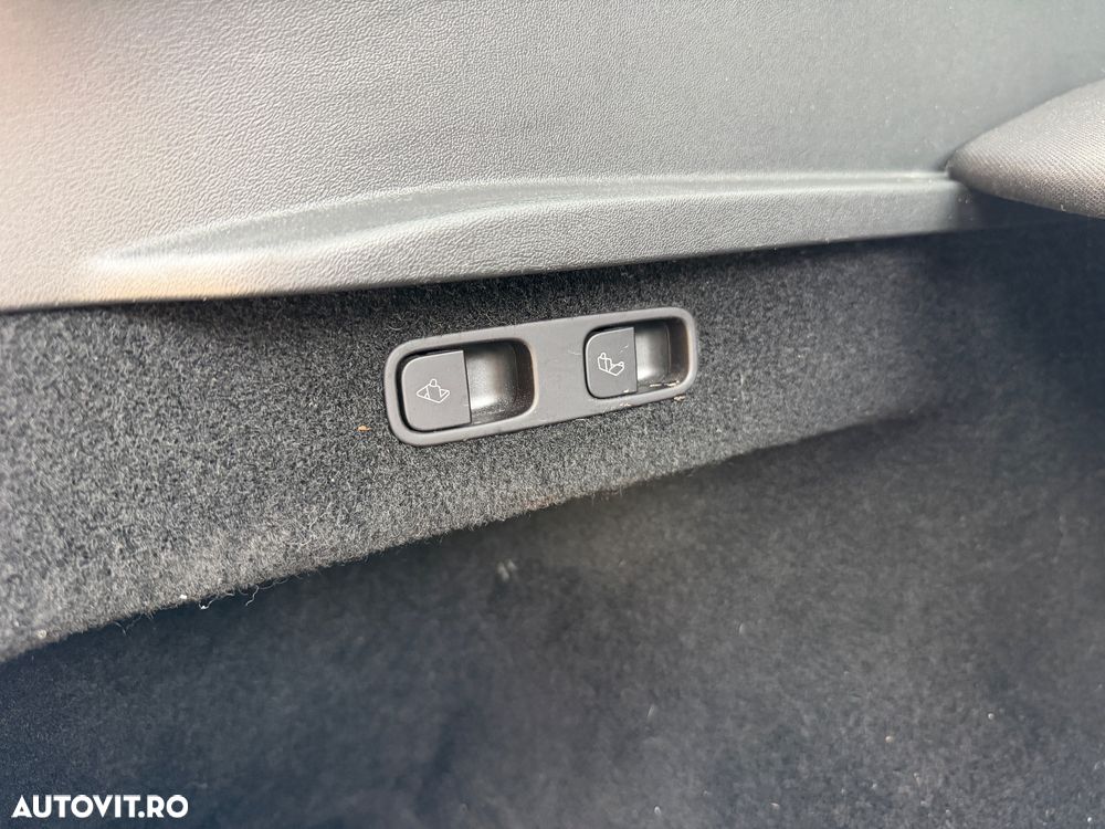 Tesla Model Y Performance Dual Motor AWD - 26