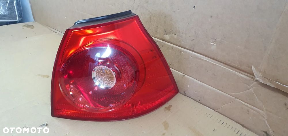 Lampa prawy tył tylna prawa w błotnik VW Golf V HB 1K6945096AA - 3