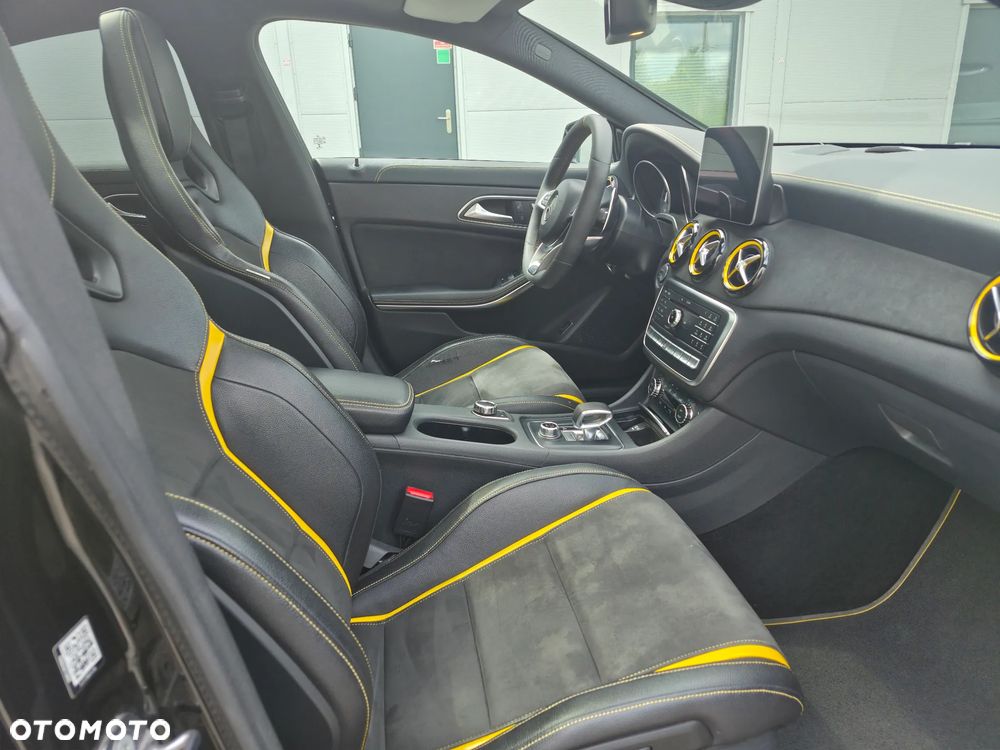 Mercedes-Benz CLA AMG 45 4Matic AMG Speedshift 7G-DCT Yellow Night Edition - 31