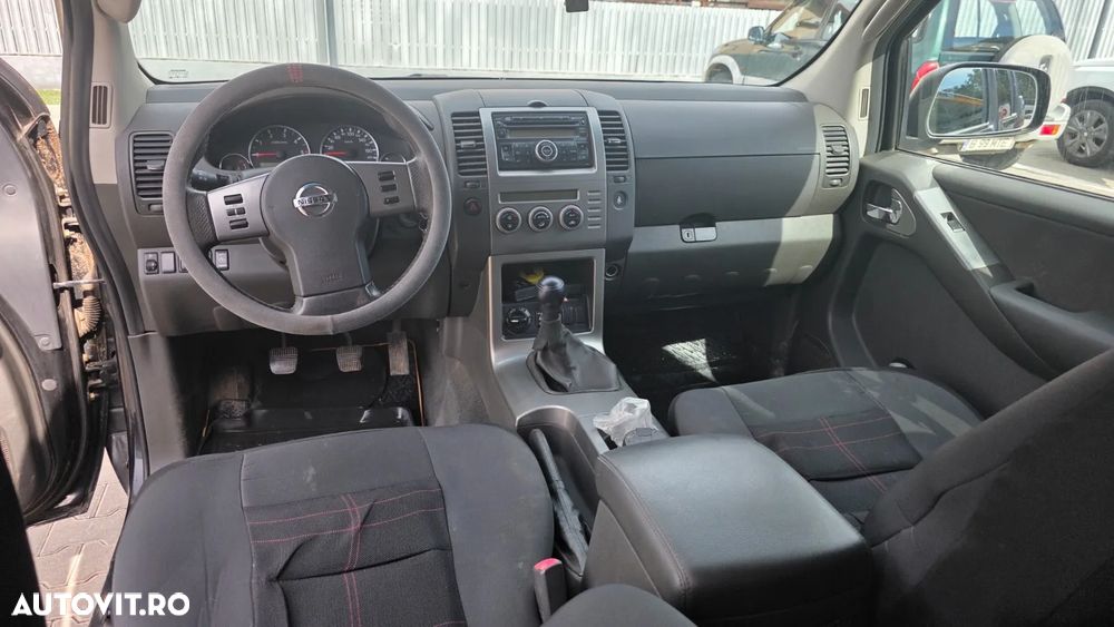 Nissan Pathfinder 2.5 dCi LE - 2