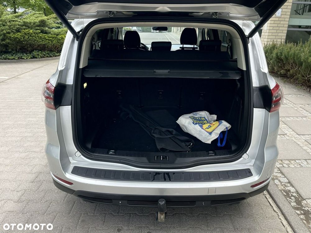 Ford S-Max - 11