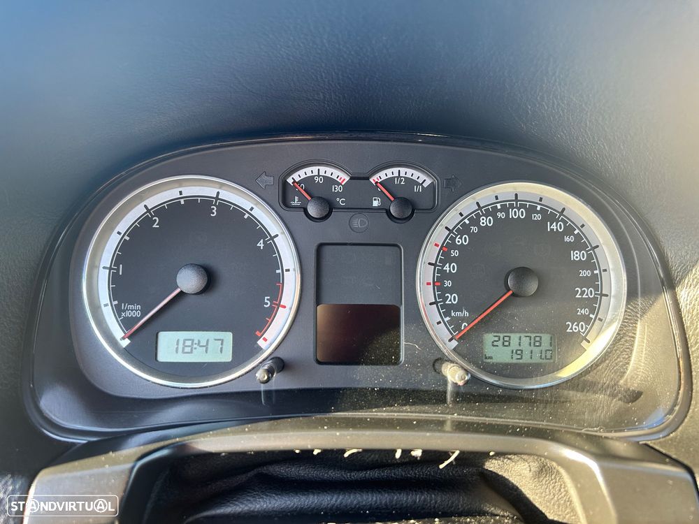 VW Bora 1.9 TDi Highline - 14