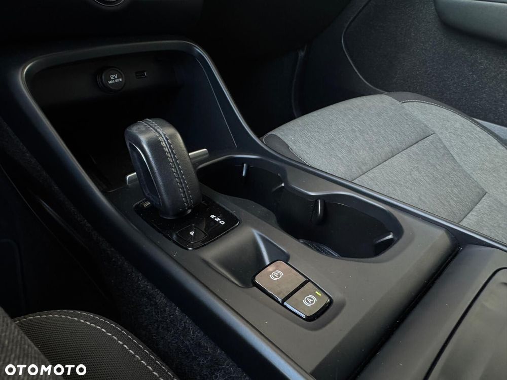 Volvo XC 40 T3 Momentum - 23