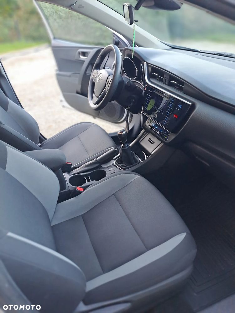 Toyota Auris - 17