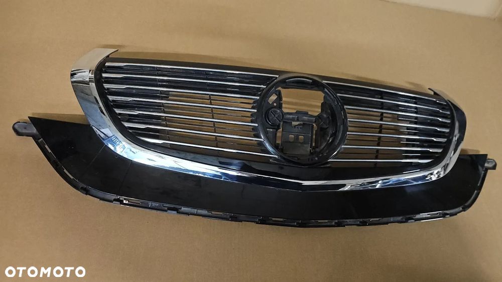 Grill atrapa chrom na kamerę Mercedes EQC N293 19- A2938881800 - 6