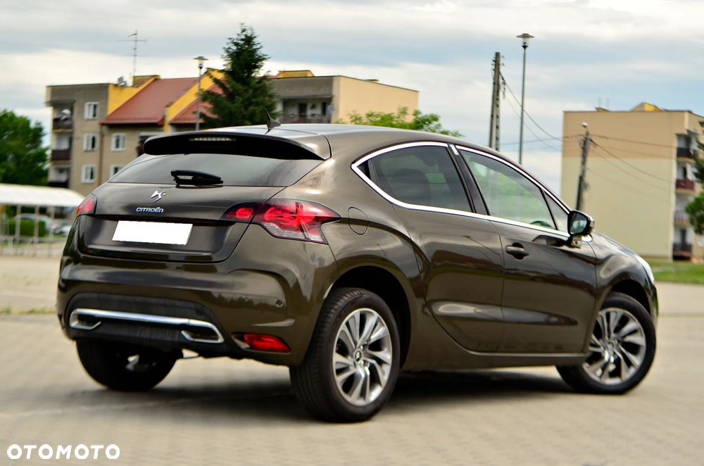 Citroën DS4 e-HDi 115 SoChic - 10