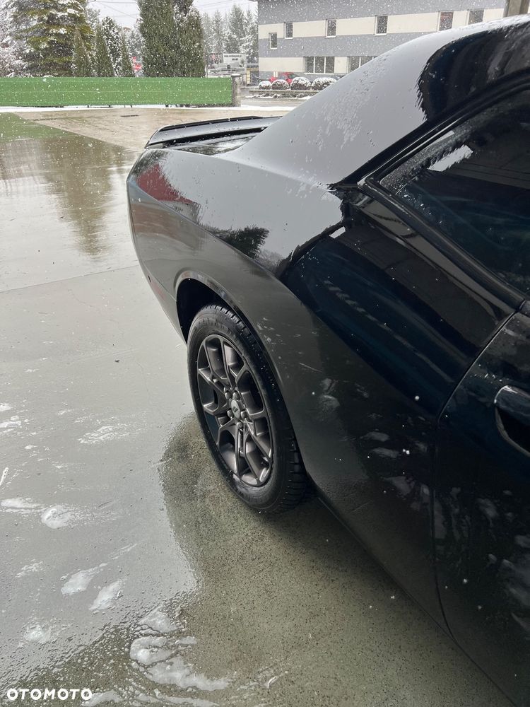 Dodge Challenger - 8