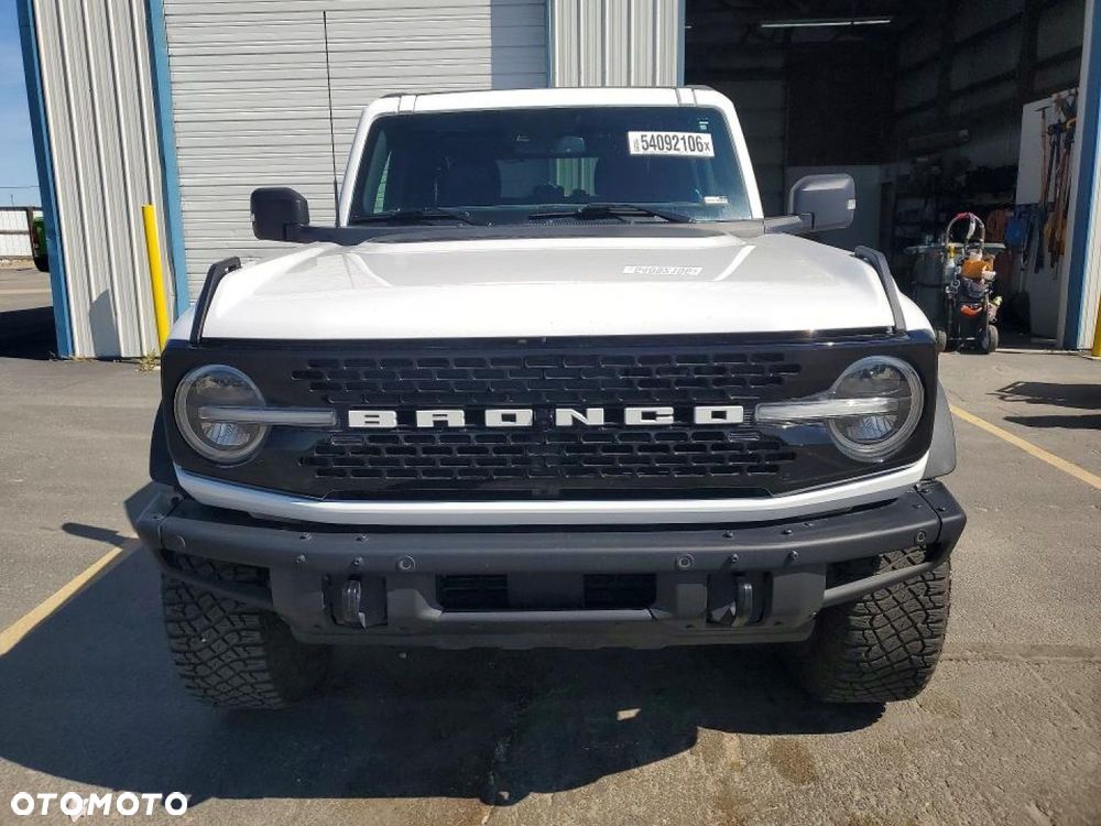 Ford Bronco - 6
