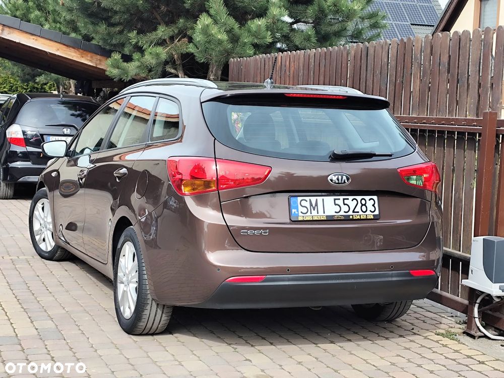 Kia Ceed 1.6 GDI Dream Team Edition - 17