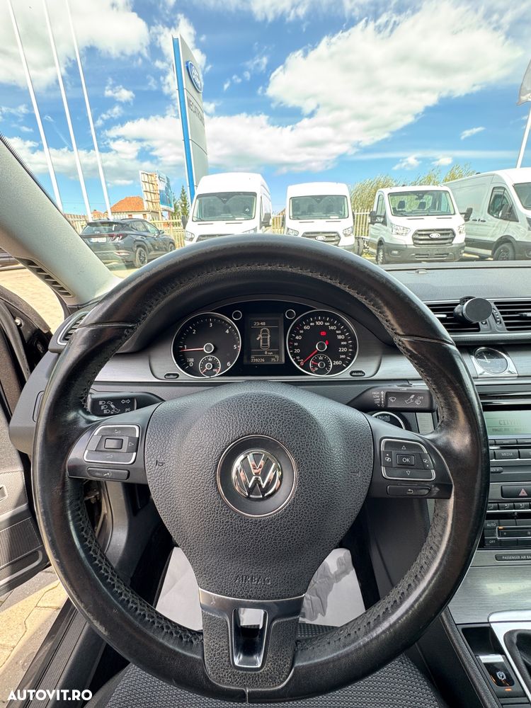 Volkswagen Passat 2.0 TDI 4Motion BlueMotion Technology Comfortline - 12