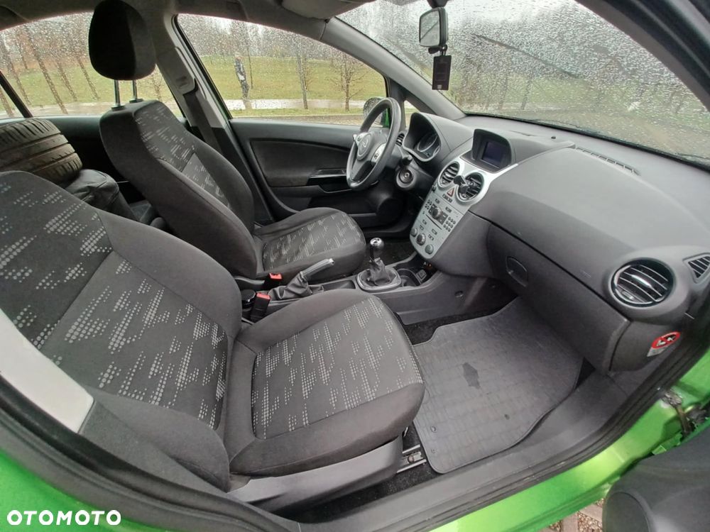 Opel Corsa 1.2 16V Cosmo - 19