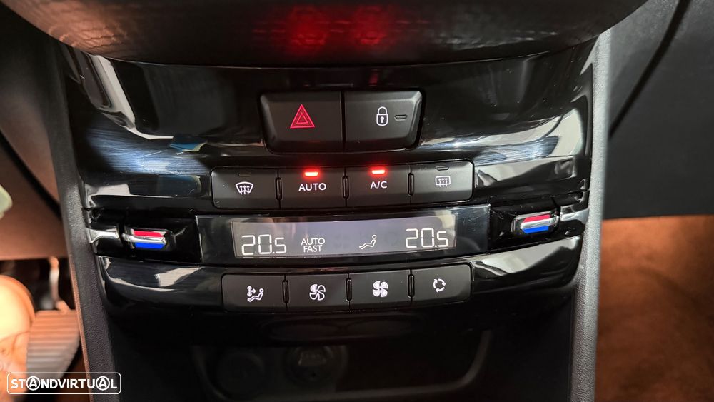 Peugeot 2008 1.2 PureTech Allure - 28