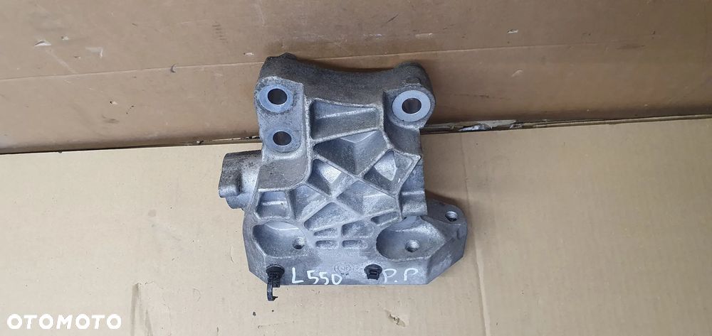 Łapa mocowanie silnika Land Rover Discovery Sport L550 2.0 D GJ32-6030-AA - 2