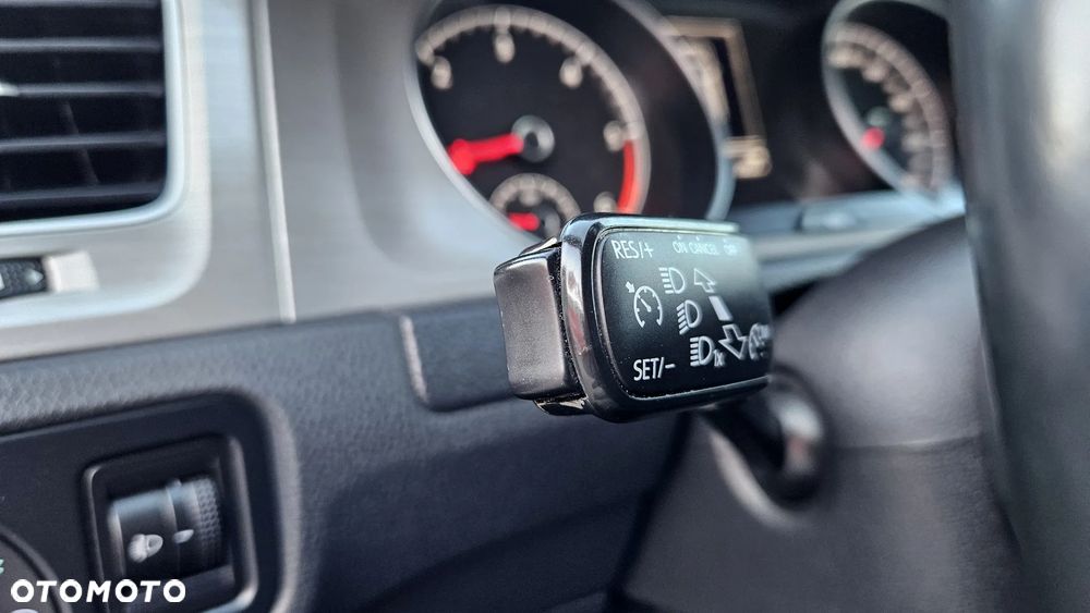 Volkswagen Golf 1.6 TDI BlueMotion Comfortline - 25