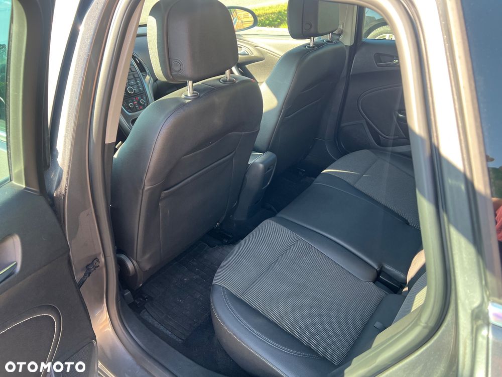 Opel Astra 1.4 T Enjoy S&S - 23