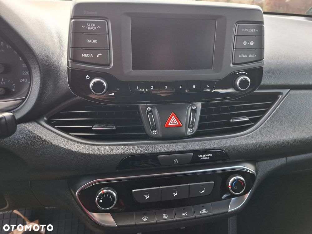 Hyundai i30 1.4 Classic + - 26