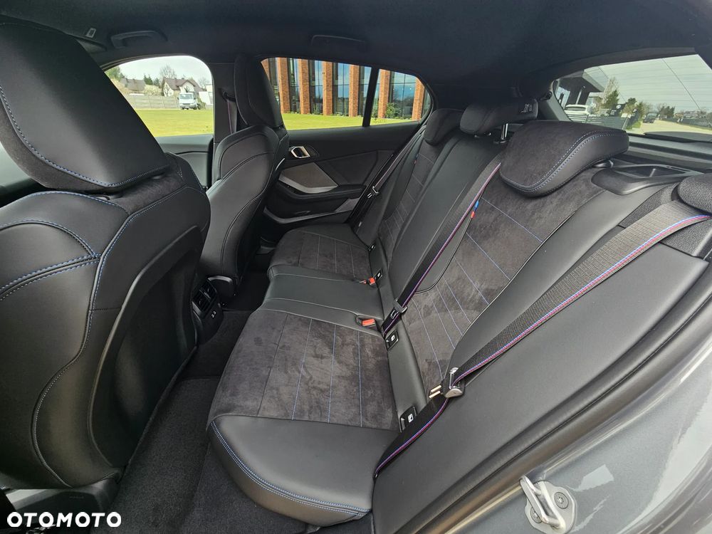 BMW Seria 1 120 mHEV - 12