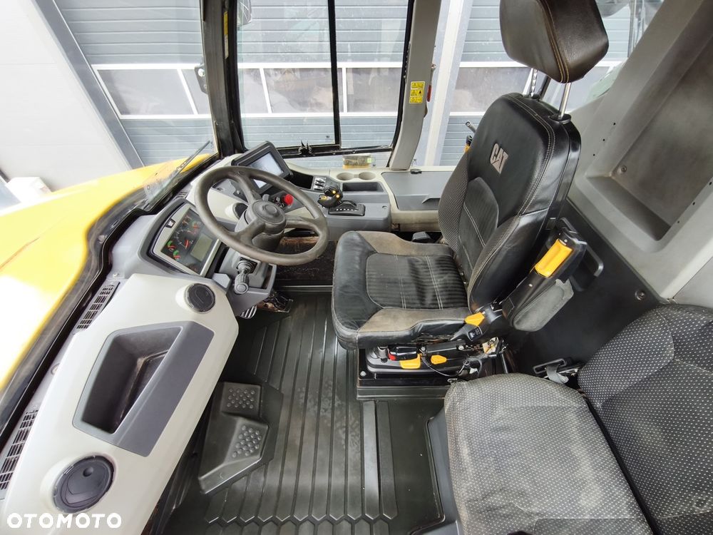 Caterpillar 745 - 11