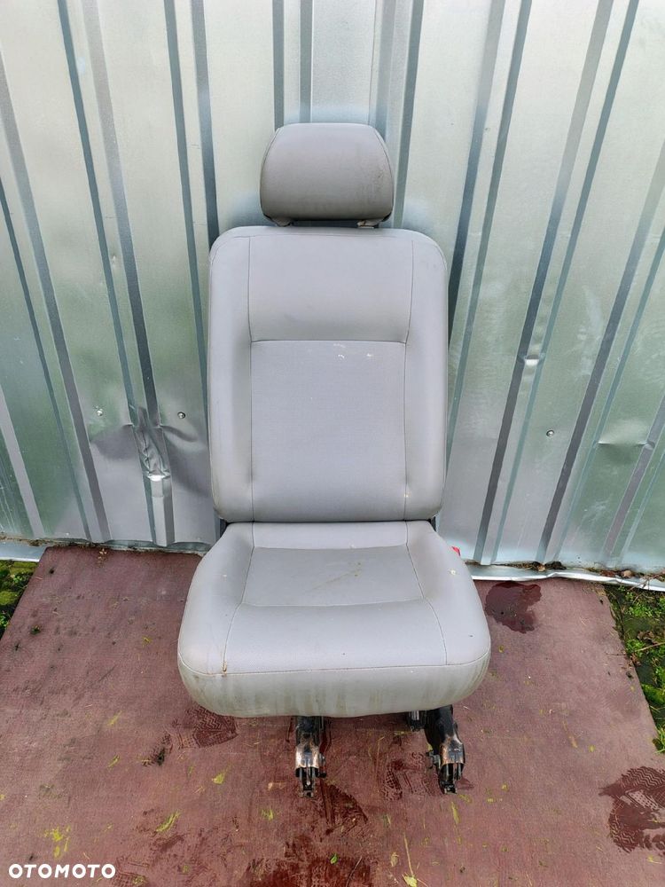 FOTEL POJEDYŃCZY DRUGI RZĄD VW T5 MULTIVAN CARAVELLE KOZIOŁEK - 1