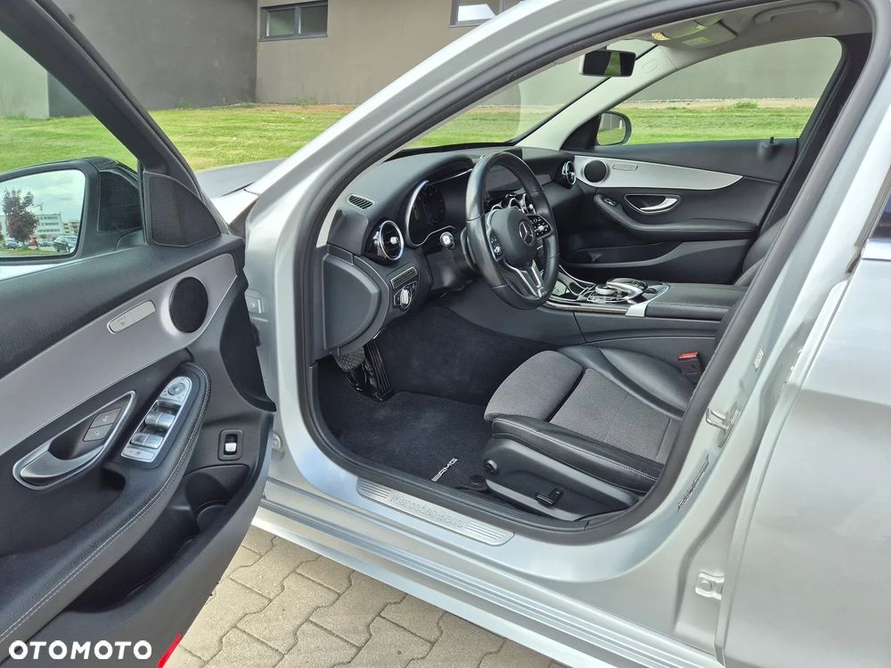 Mercedes-Benz Klasa C 220 d 4Matic 9G-TRONIC AMG Line - 10