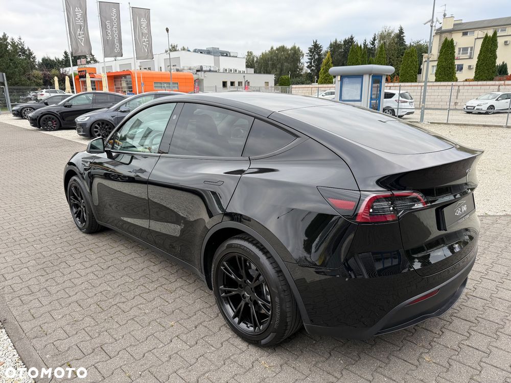 Tesla Y Long Range AWD - 13
