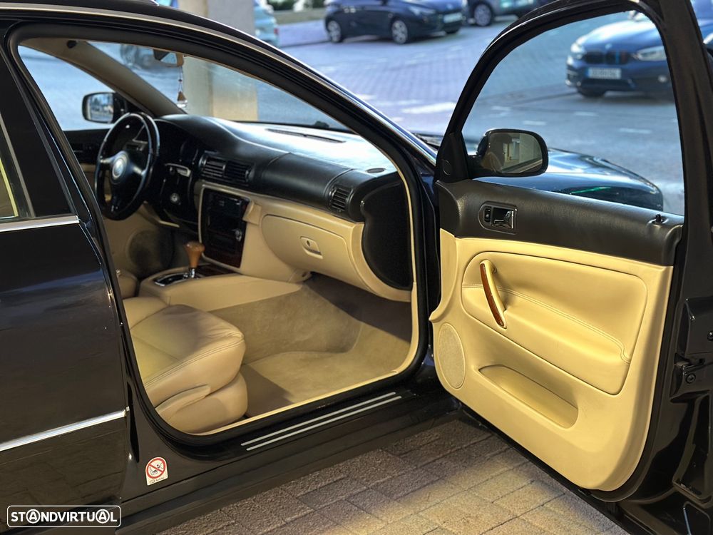 VW Passat Variant 1.9 TDi Highline Tip - 5