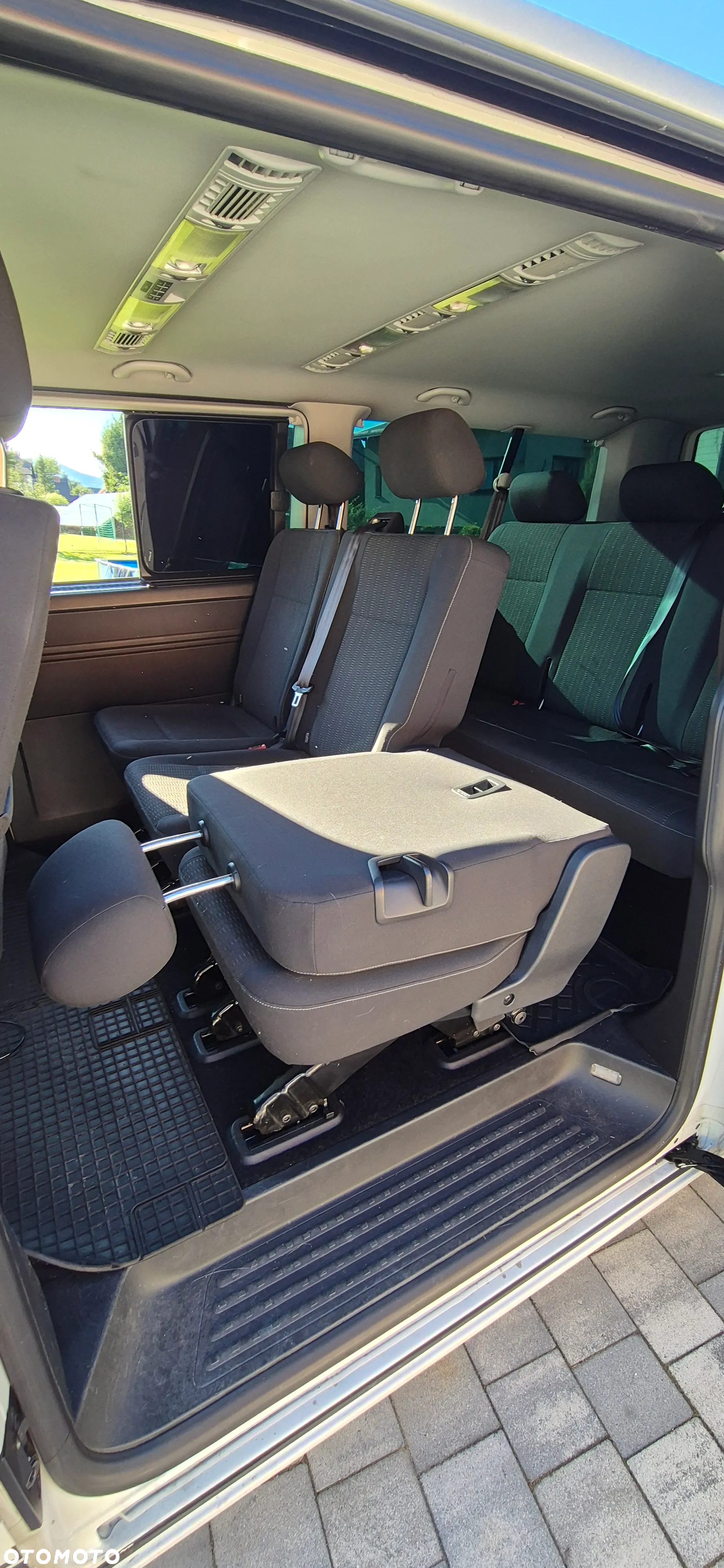 Volkswagen Caravelle 2.0 TDI L2 Trendline 4Motion DSG - 16