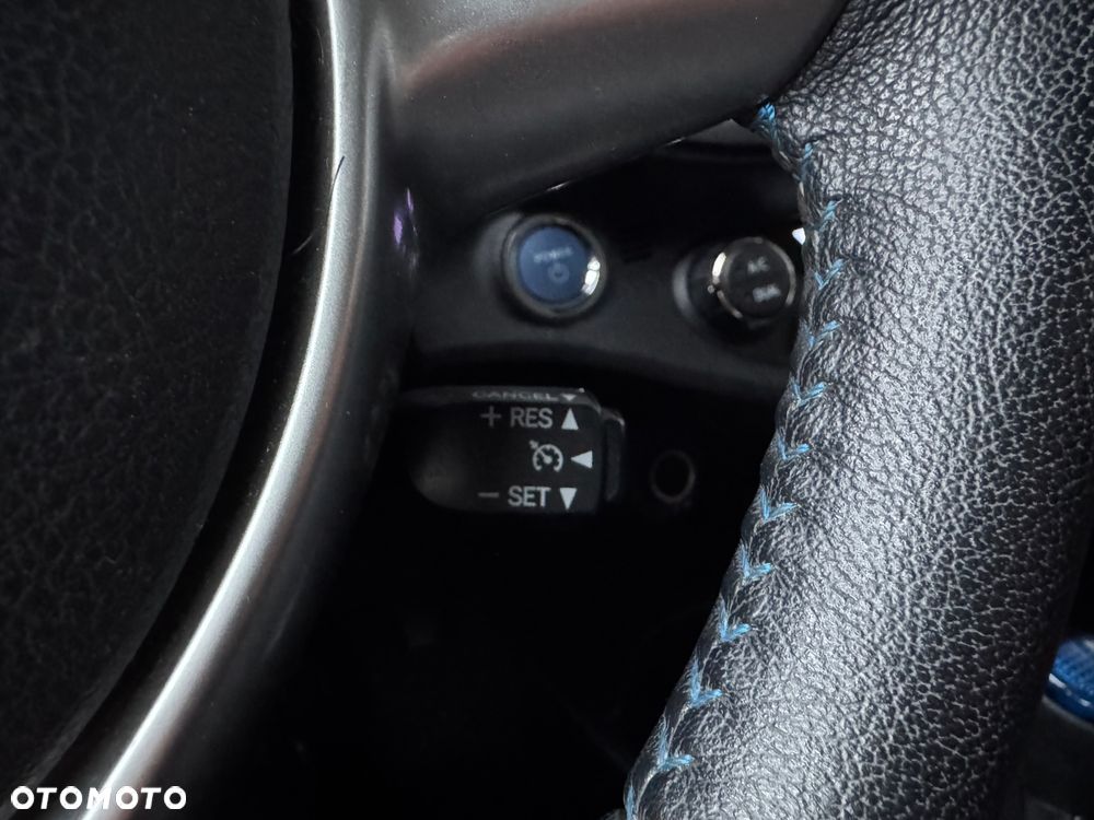 Toyota Yaris Hybrid 100 Premium - 14