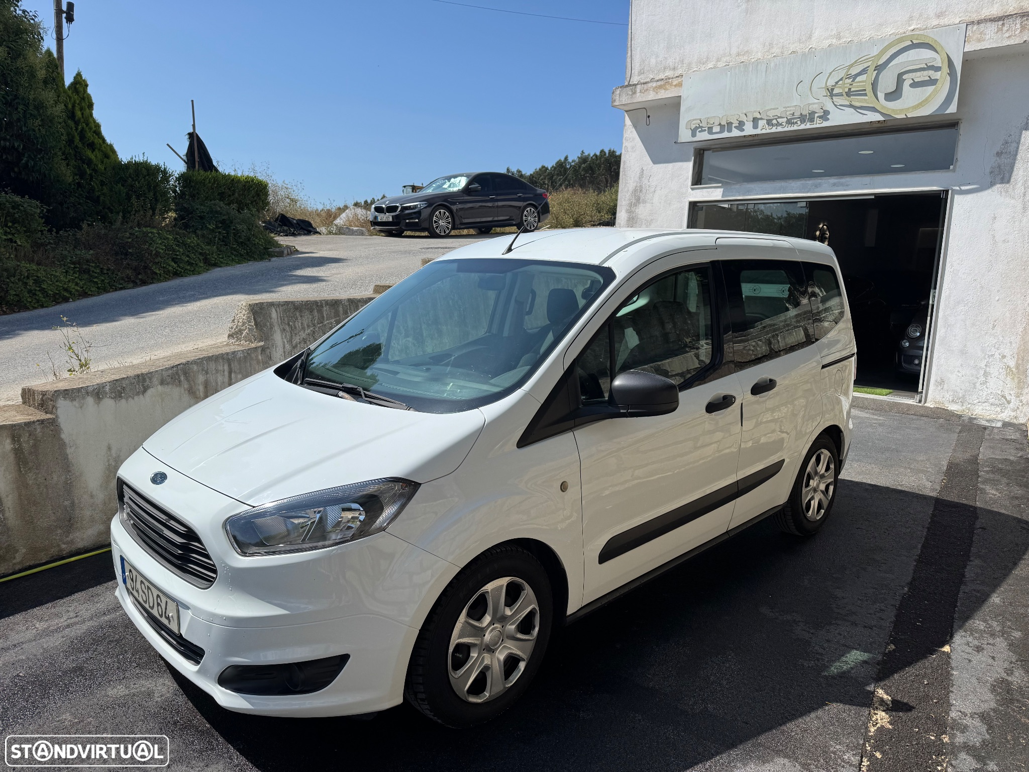 Ford Tourneo Courier 1.5 TDCi Ambiente - 3