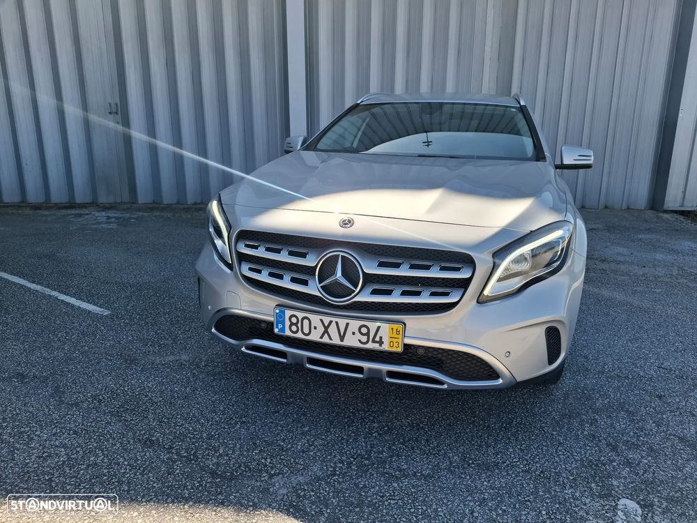 Mercedes-Benz GLA 220 d 4Matic 7G-DCT Urban - 2