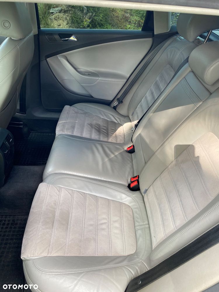 Volkswagen Passat 2.0 TDI DPF BlueMotion Technology Highline - 8